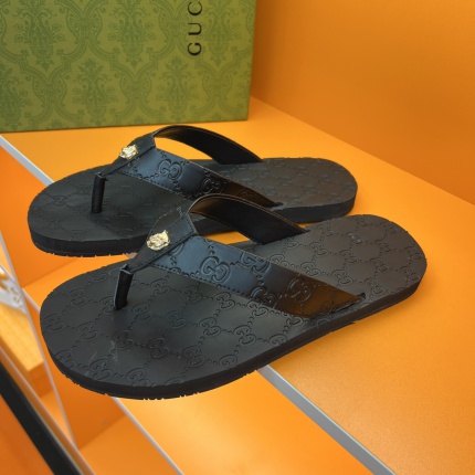 Gucci Slippers For Men in 174360