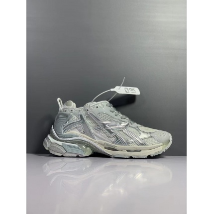 Balenciaga Triple Sneakers in 174425