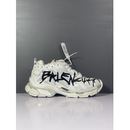 Balenciaga Triple Sneakers in 174440