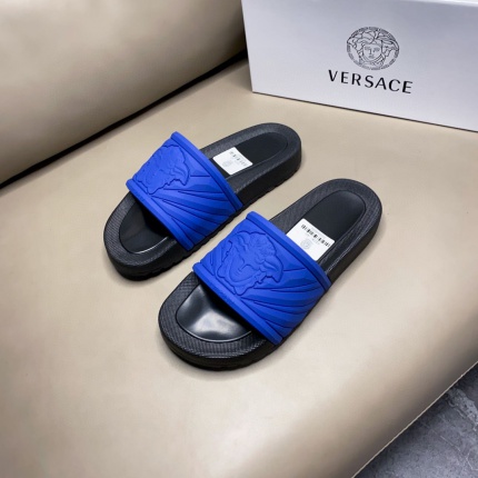 Versace Slippers For Men in 174868