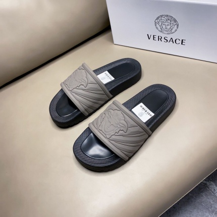 Versace Slippers For Men in 174869