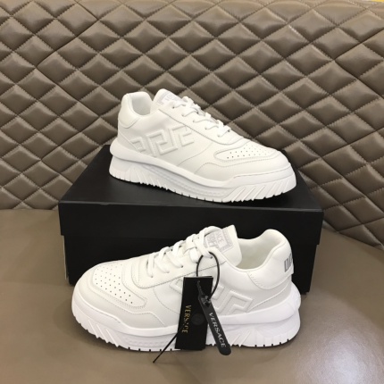 Versace Sneakers For Men in 175649