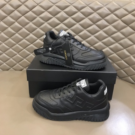 Versace Sneakers For Men in 175650