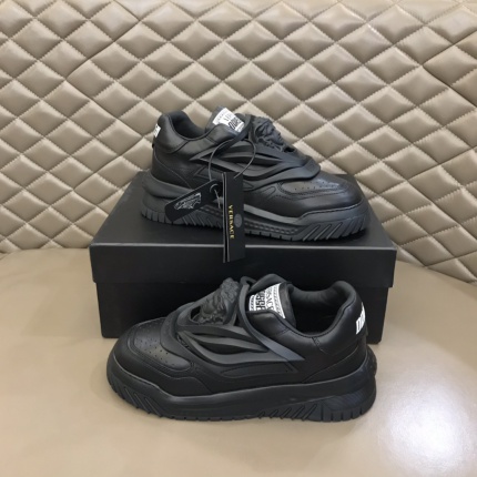 Versace Sneakers For Men in 175659