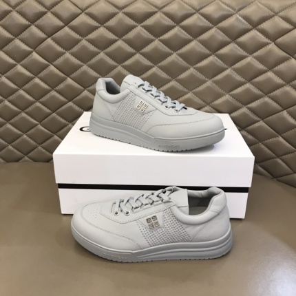 Givenchy Sneakers For Men in 175663