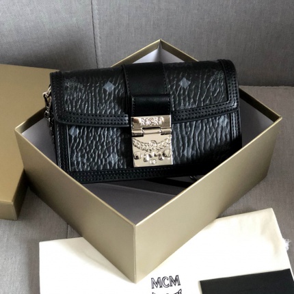MCM aaa quality Handbags in 177040