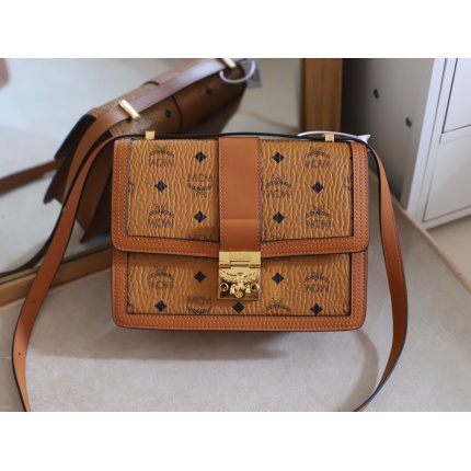MCM aaa quality Handbags in 177046