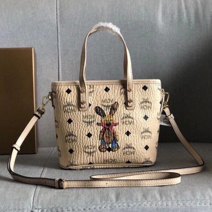 MCM aaa quality Handbags in 177084