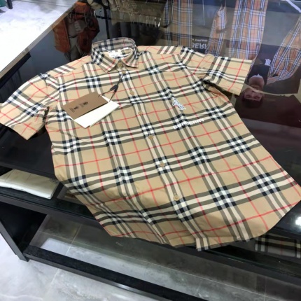Burberry Short-Sleeved Shirts for Women in 177286