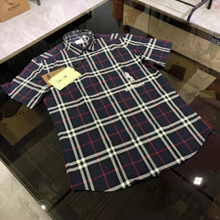 Burberry Short-Sleeved Shirts for Women in 177287