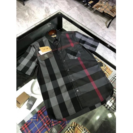 Burberry Short-Sleeved Shirts for Men in 177290