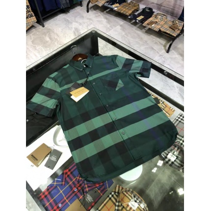 Burberry Short-Sleeved Shirts for Men in 177293