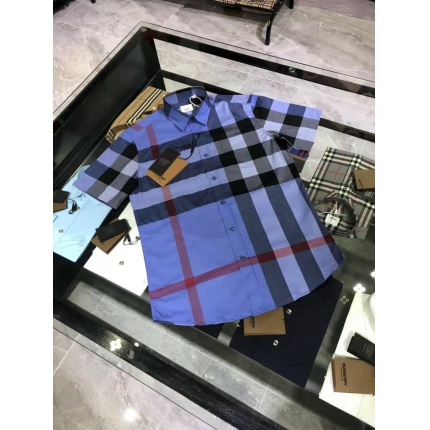 Burberry Short-Sleeved Shirts for Men in 177308
