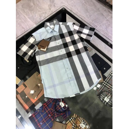 Burberry Short-Sleeved Shirts for Men in 177309