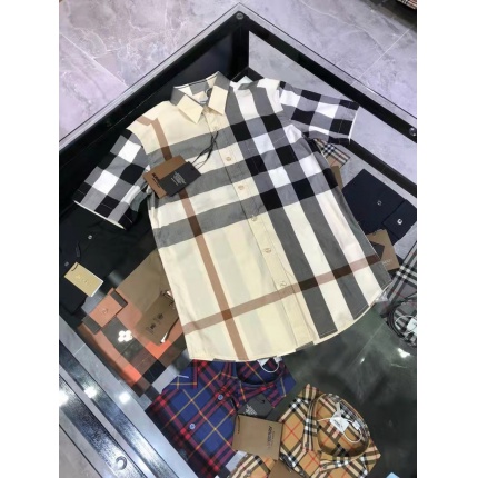 Burberry Short-Sleeved Shirts for Men in 177312
