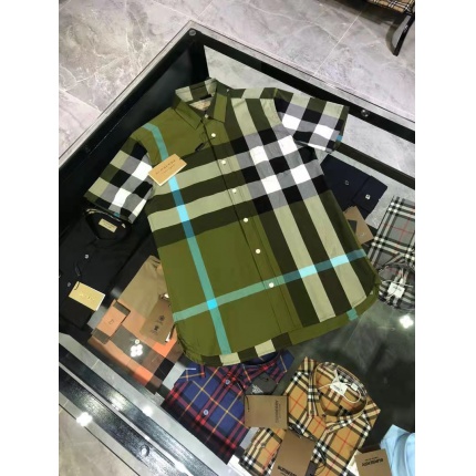 Burberry Short-Sleeved Shirts for Men in 177313