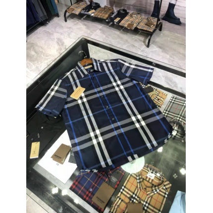 Burberry Short-Sleeved Shirts for Men in 177319