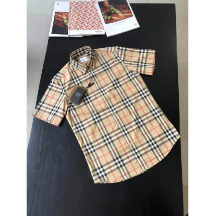 Burberry Short-Sleeved Shirts for Men in 177330
