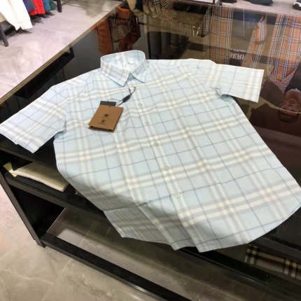 Burberry Short-Sleeved Shirts for Men in 177331