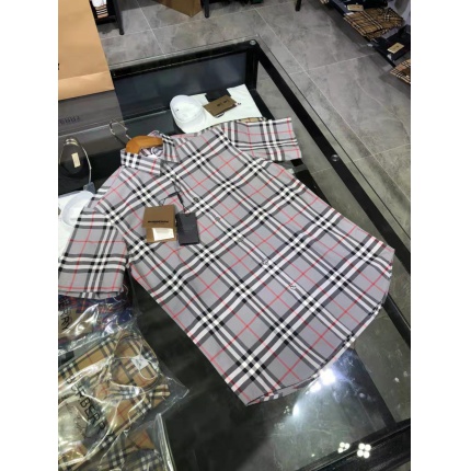 Burberry Short-Sleeved Shirts for Men in 177333