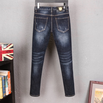 New Versace Jeans for Men 28-38 in 177595