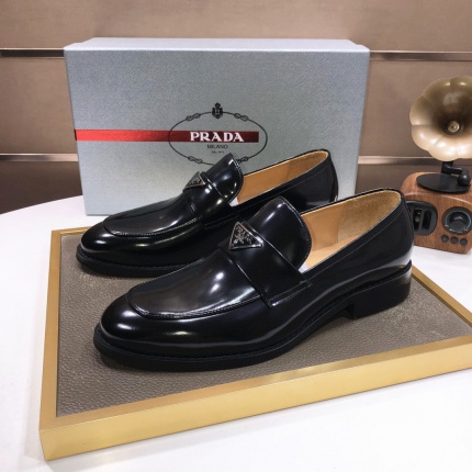 Prada Leather Dress Shoes For Men in 178214