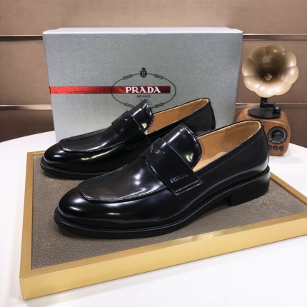 Prada Leather Dress Shoes For Men in 178215