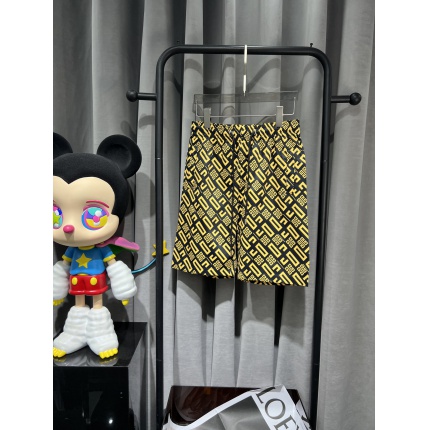 Versace Short Pants For Men in 178418