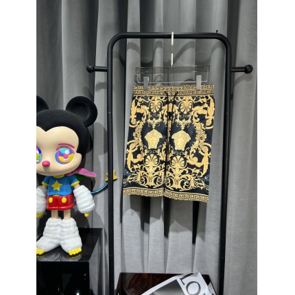 Versace Short Pants For Men in 178424