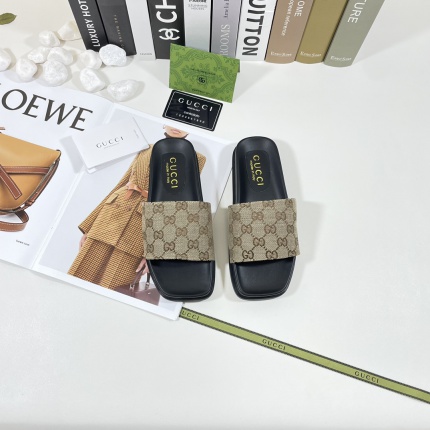 Gucci Slippers For Women in 178536