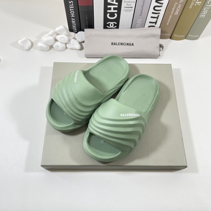 Balenciaga Slippers For Men in 178543