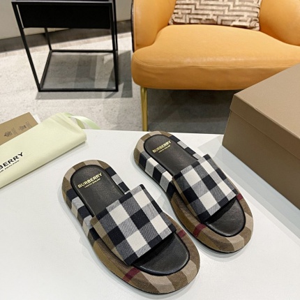 Burberry Slippers For Women in 178609