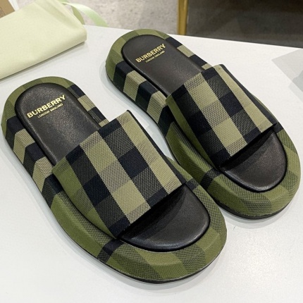Burberry Slippers For Women in 178610