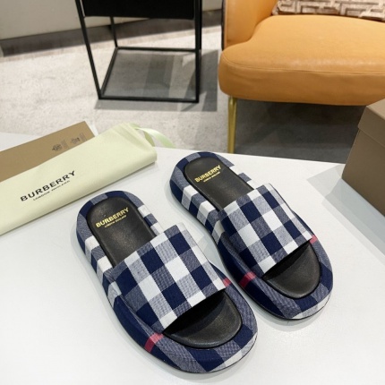 Burberry Slippers For Women in 178611