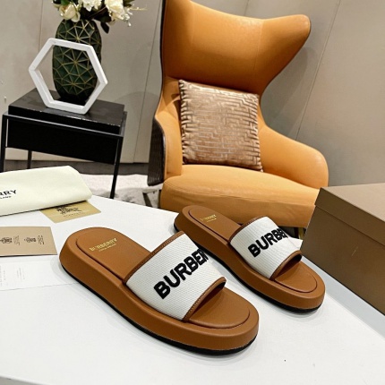 Burberry Slippers For Women in 178613