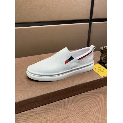 Fendi Sneakers For Men in 178796