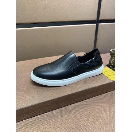Fendi Sneakers For Men in 178799