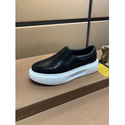 Fendi Sneakers For Men in 178805
