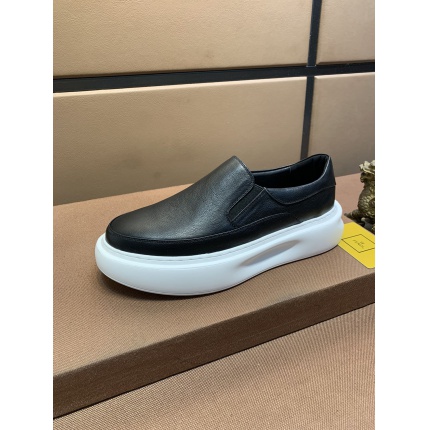 Fendi Sneakers For Men in 178807