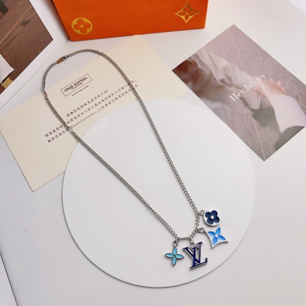 Louis Vuitton Necklace in 178983