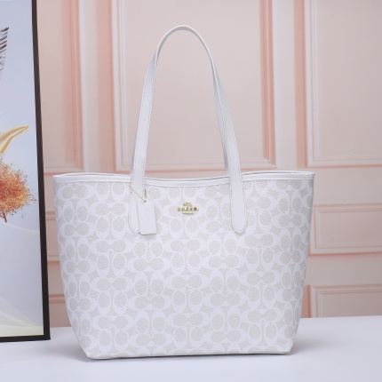 Coach Handbags in 179142