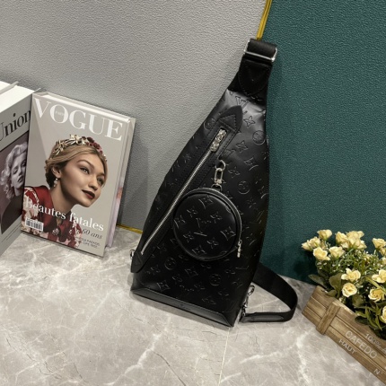 Louis Vuitton AAA+++ bags For Men in 179472