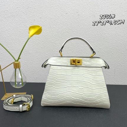 Fendi AAA+++ Handbags in 179568