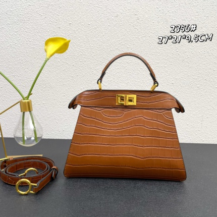Fendi AAA+++ Handbags in 179570