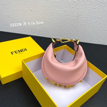Fendi AAA+++ Handbags in 179627