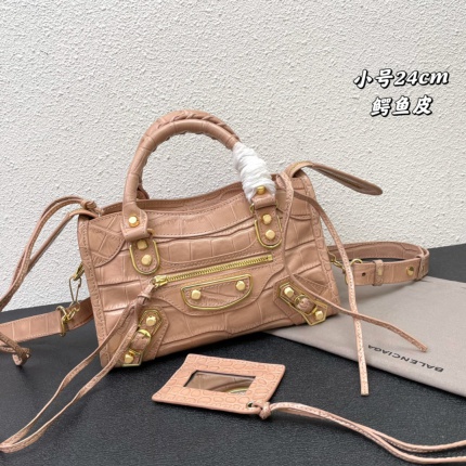 Balenciaga high quality Handbags in 179649