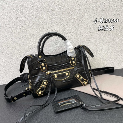 Balenciaga high quality Handbags in 179650