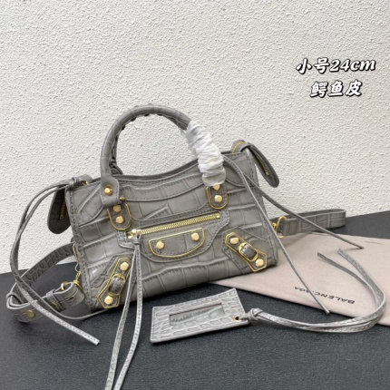 Balenciaga high quality Handbags in 179651