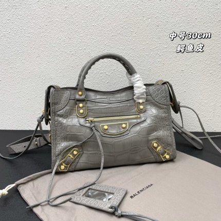 Balenciaga high quality Handbags in 179657
