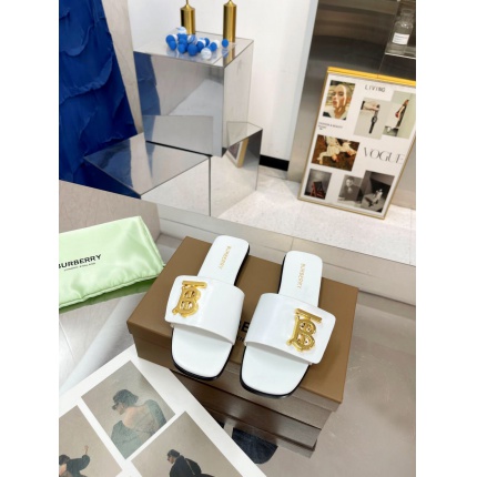 Burberry Slippers For Women in 179747